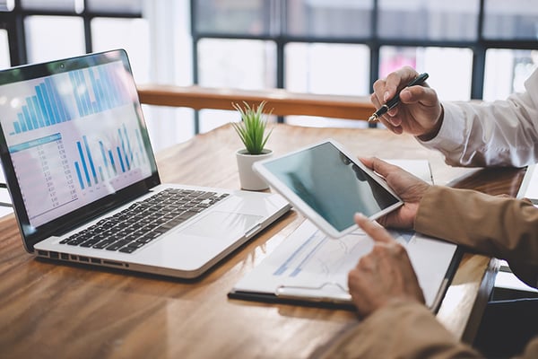 Equipo de ventas utilizando marketing automation