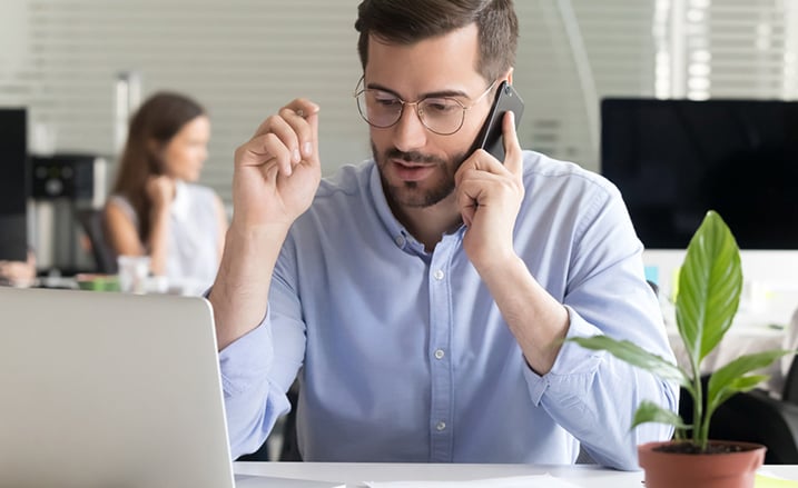 Experto en marketing utilizando lead scoring