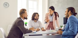 Cómo alinear equipos de marketing y ventas este 2023