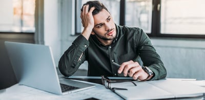 3 señales de que tu CRM solo sirve como base de datos (y cómo solucionarlo)