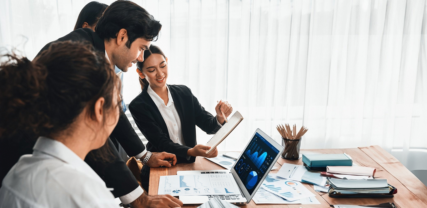 Equipo de marketing diseñando un lead scoring