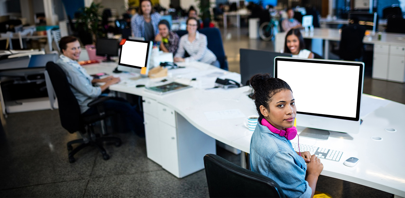 Equipo trabajando con contenido dinámico en un crm